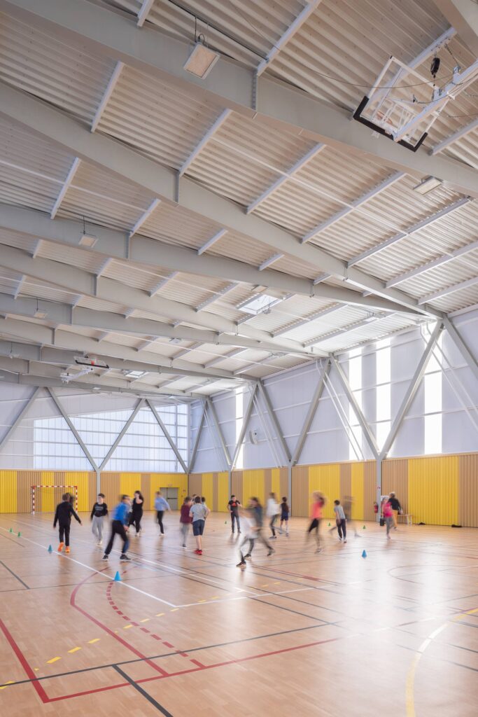 Le complexe sportif du Coum à Ploudalmézeau par l’agence ENO Architectes