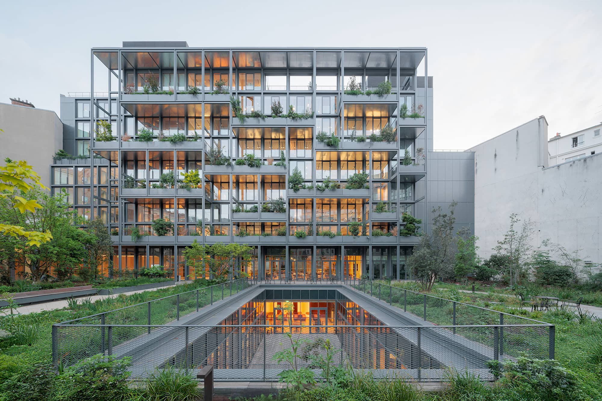 Featured image for “AXA, une ode au bien-vivre, bien travailler”